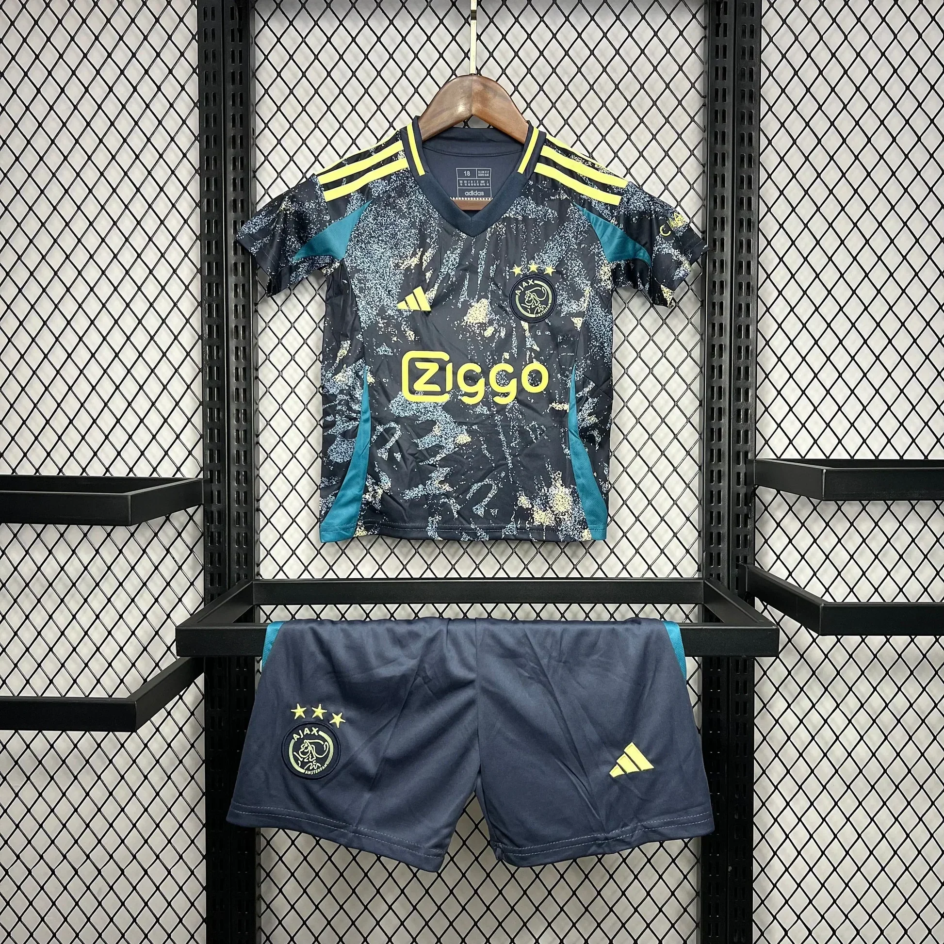 Kit Enfant Ajax 24/25